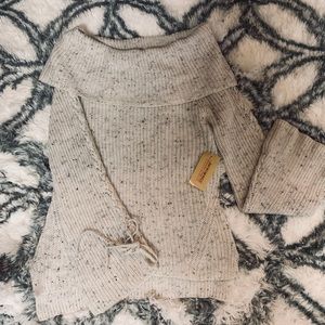 Off the shoulder off-white sweater.